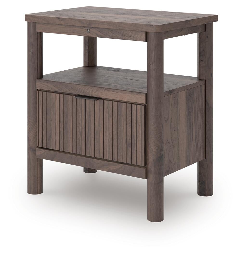 Pamytta Queen Panel Platform Bed, Dresser, Mirror, Chest and Nightstand
